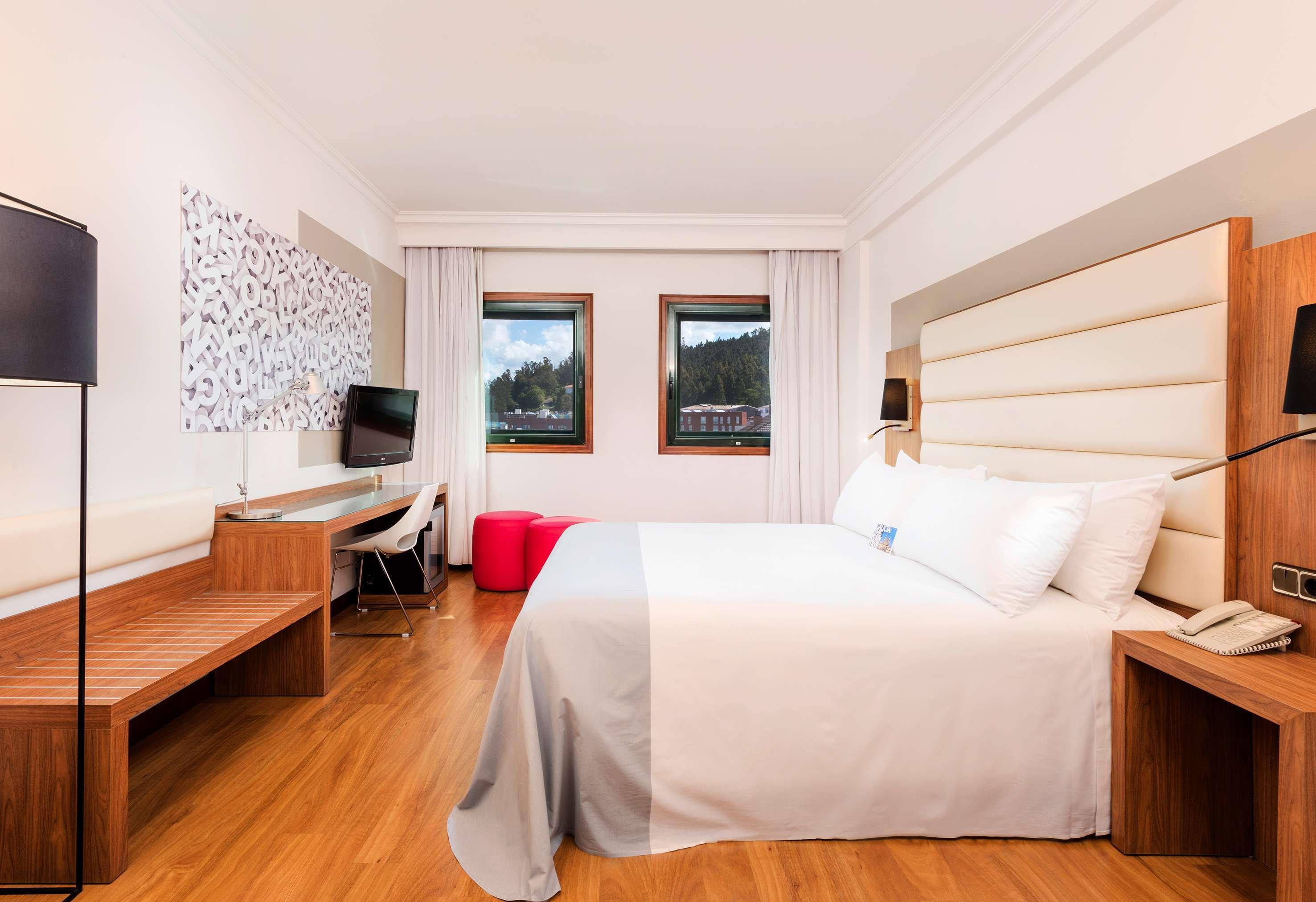 Hotel Santiago Plaza Affiliated By Melia Сантьяго-де-Компостела Экстерьер фото